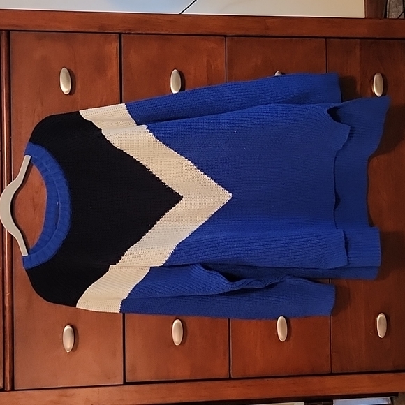 Express Oversized Sweater Sz. M - Picture 3 of 3